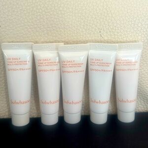 Sulwhasoo NEW UV DAILY TONE UP SUNSCREEN
SPF 50+/PA++++, 5 tube x 5 ml (25ml)